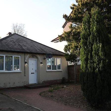 Cosy 3-Bed Bungalow Nec Airport Close To Amenities Birmingham Extérieur photo